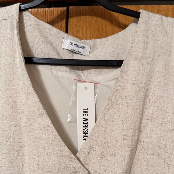 Boutique Beige cinched back Buttoned Vest Top - Picture 2 of 4